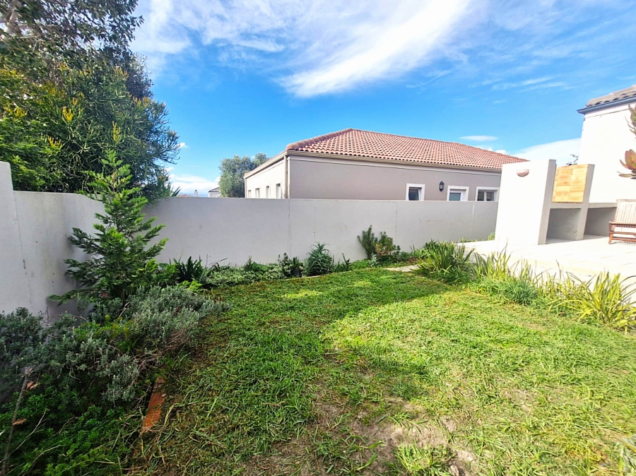 To Let 3 Bedroom Property for Rent in Avalon Estate Western Cape